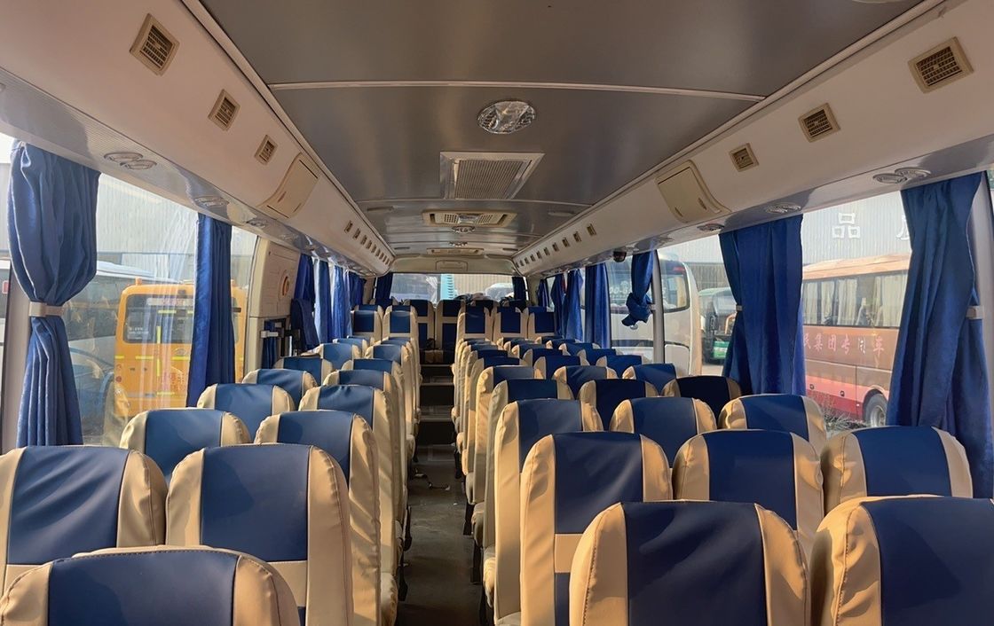 Bus de luxe à prix abordable 62 places en Afrique Type de conduite LHD Vitesse maximale jusqu'à 100 km/h