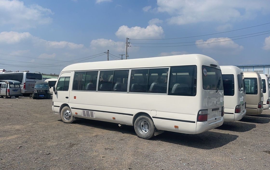 Toyota Coaster Bus d'occasion avec 30 sièges et puissance maximale de 113/5200 kW en bon état