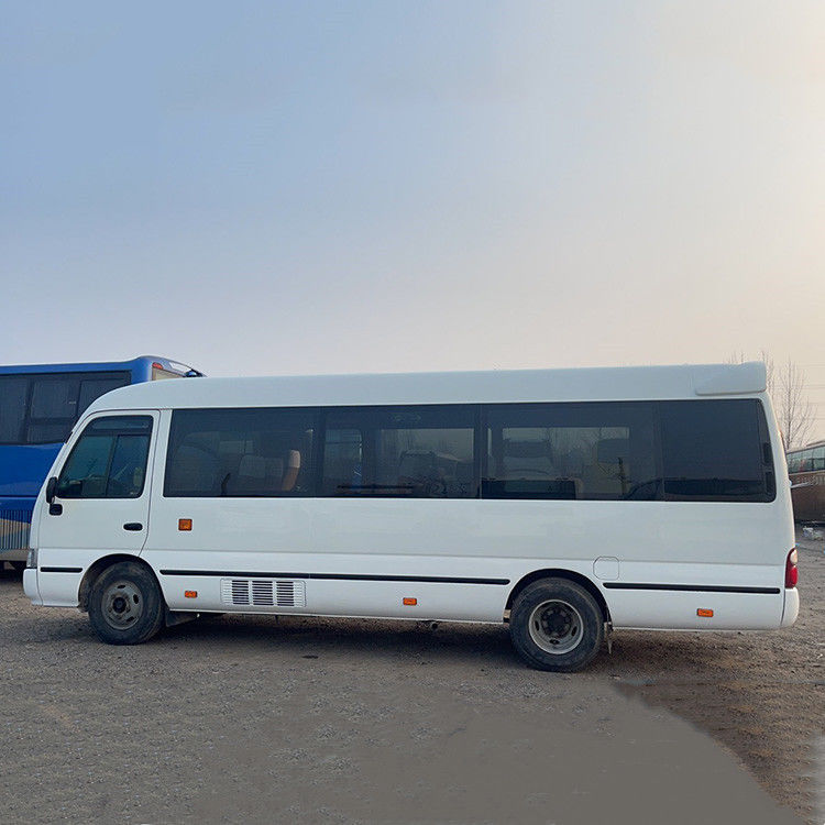 30 sièges Toyota Coaster Bus utilisé avec une puissance maximale de 113/5200kw et une capacité de 30 sièges