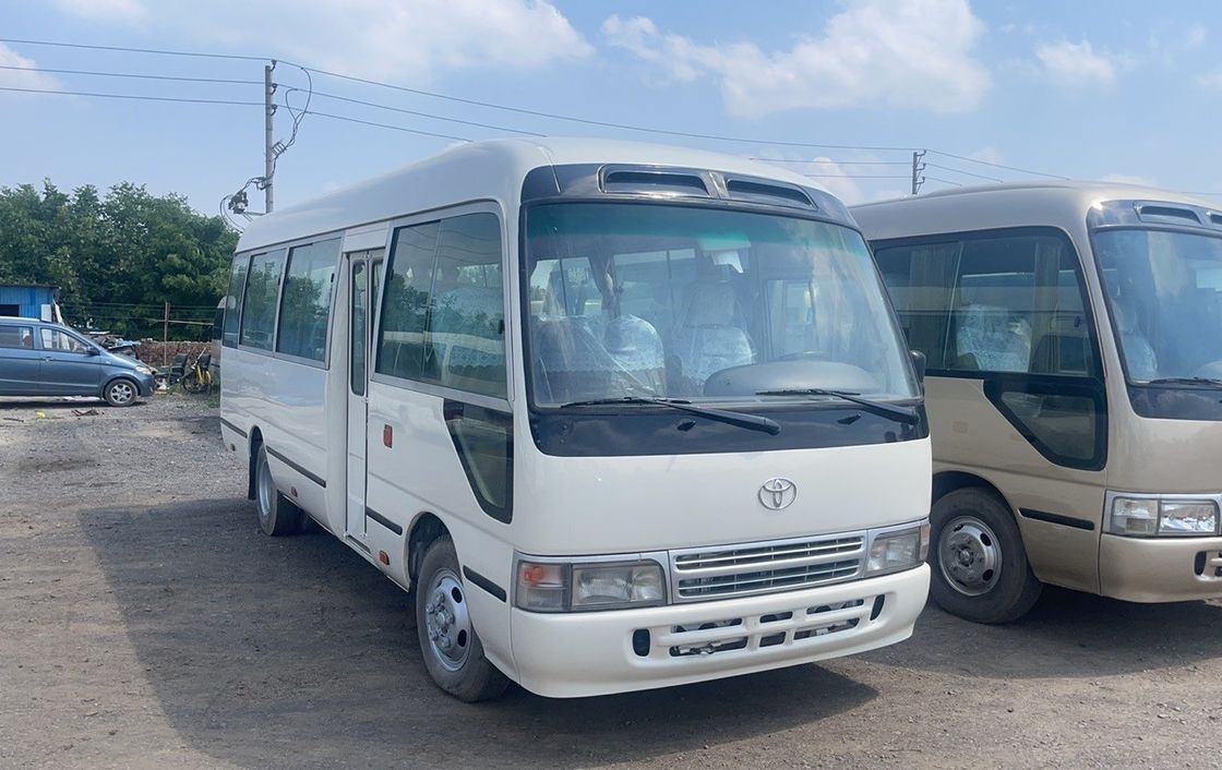 30 sièges Toyota Coaster Bus d'occasion avec pneus 9.00R20 et puissance maximale de 113/5200 kW