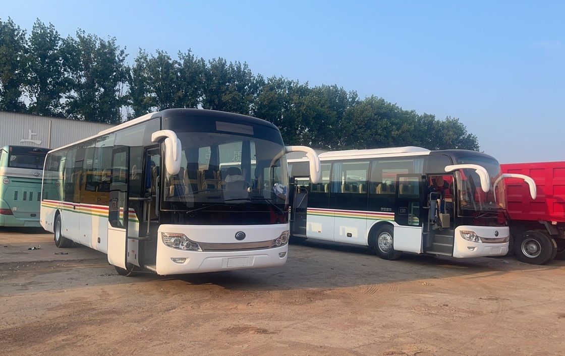 Conduisez dans le confort LHD Type de conduite d'autobus d'occasion Cours de luxe en Afrique 62 sièges garantis