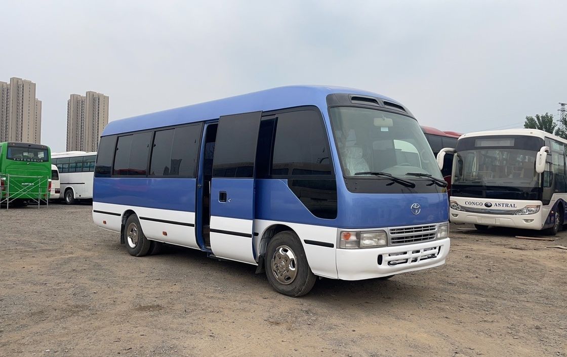 Autobus Toyota Coaster d'occasion avec une capacité de moteur de 6 à 8 litres et 30 sièges en excellent état