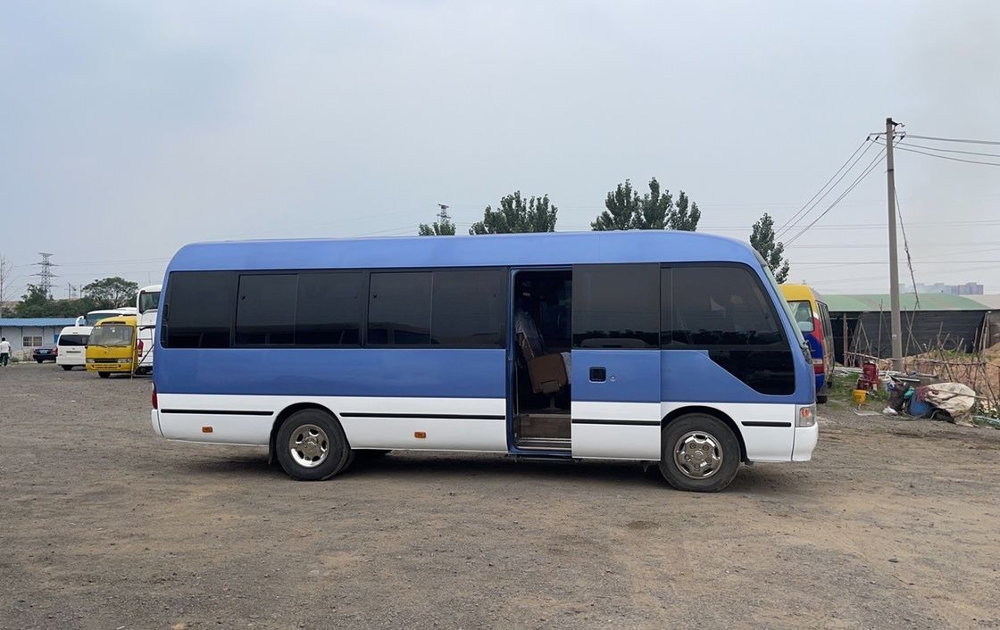 Autobus Toyota Coaster d'occasion avec une capacité de moteur de 6 à 8 litres et 30 sièges en excellent état
