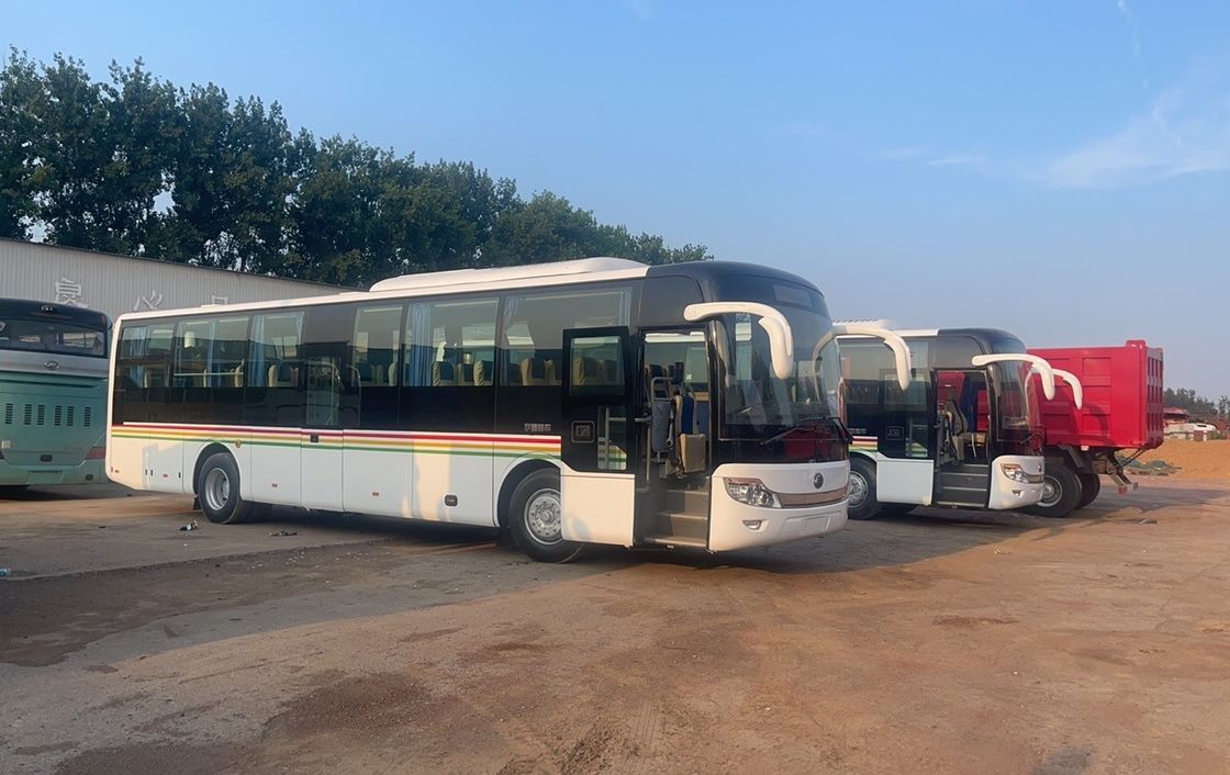 Un bus de luxe de 62 places en Afrique entièrement rénové avec un système de changement de température et une transmission manuelle