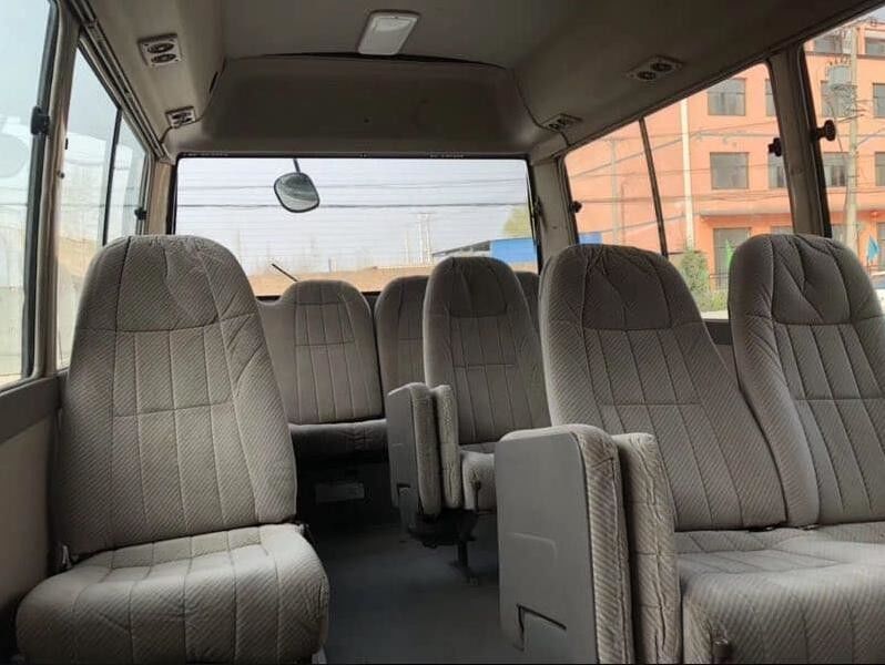 G.V.W Kg 5900 Autobus Toyota Coaster bien aménagé de 30 places pour le transport de passagers