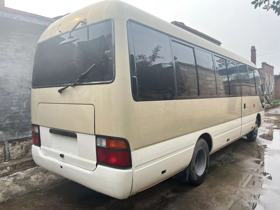 Autobus Toyota Coaster d'occasion de 30 places en bon état type de carburant diesel à émissions EURO 3