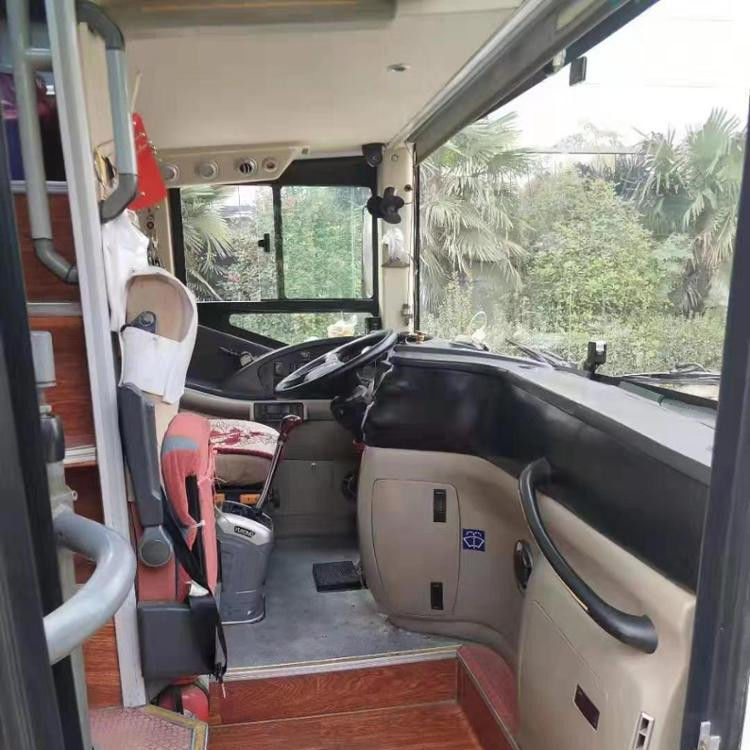 2015 Année 59 sièges Bus de tourisme de luxe avec capacité du moteur 8L et Max. Chevaux 375 ch