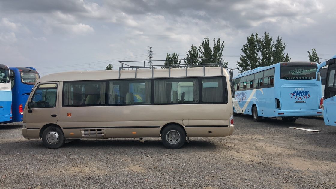 30 sièges Toyota Coaster Bus en bon état capacité de sièges LHD 30 7.00R16 pneus 30 sièges