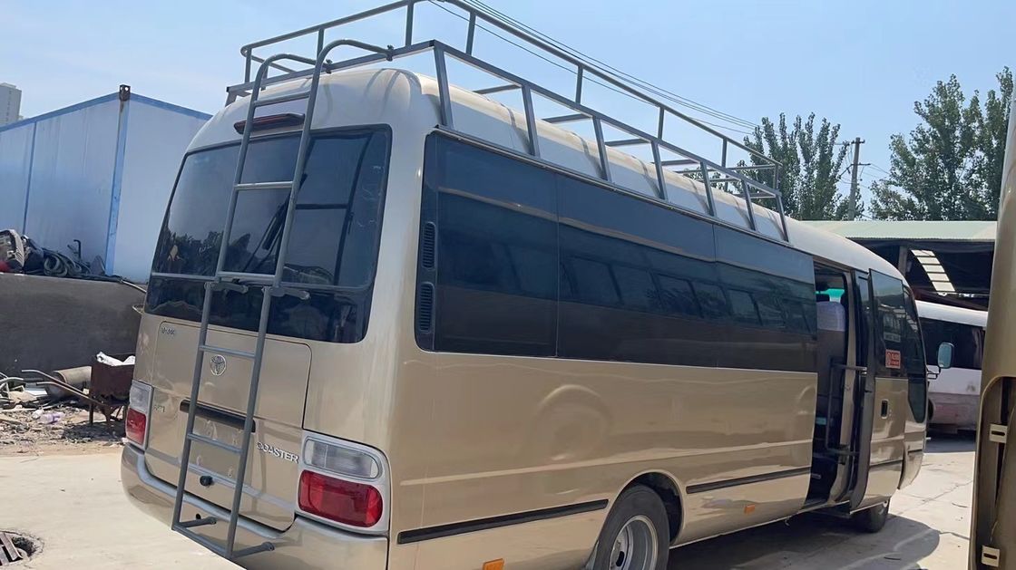 30 sièges Toyota Coaster Bus en bon état capacité de sièges LHD 30 7.00R16 pneus 30 sièges
