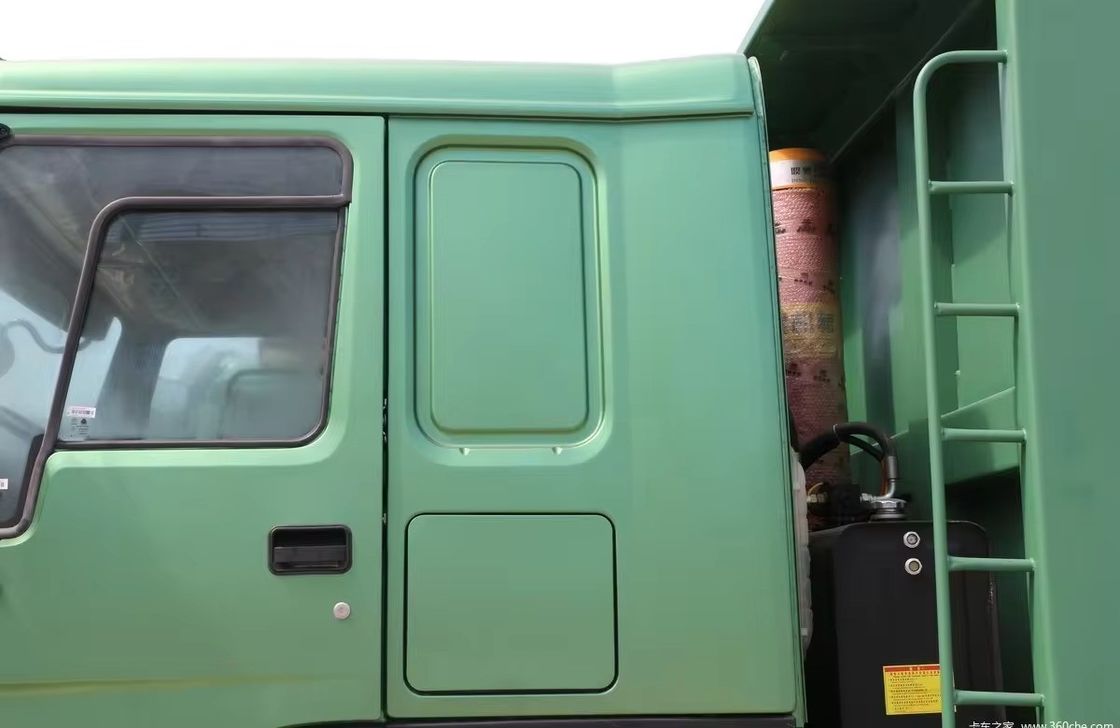 Sinotruck Howo 30tons 6x4 375hp Camion à rouleaux d'occasion Camion à décharge avec segment Camion lourd