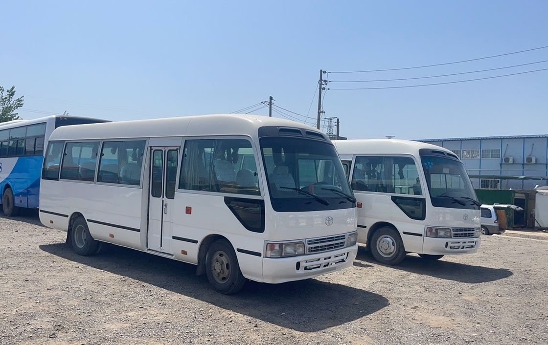 Maximum de couple 340Nm/rpm Toyota Coaster rénovée 19-29 sièges Petit bus de passagers