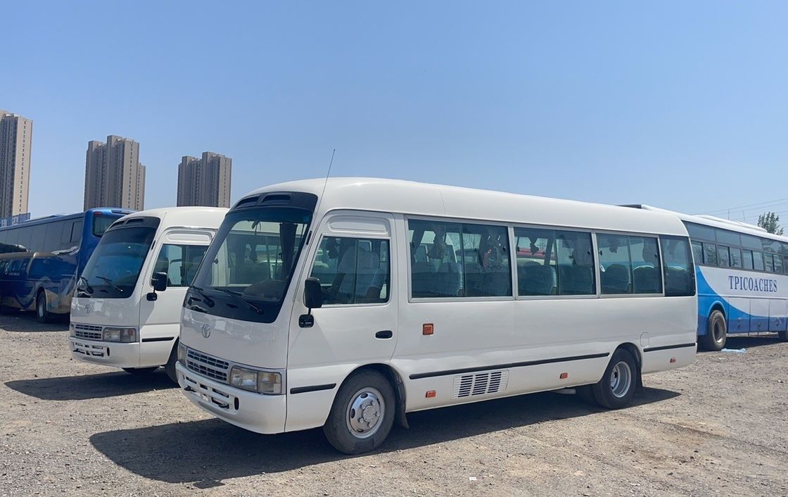 Maximum de couple 340Nm/rpm Toyota Coaster rénovée 19-29 sièges Petit bus de passagers