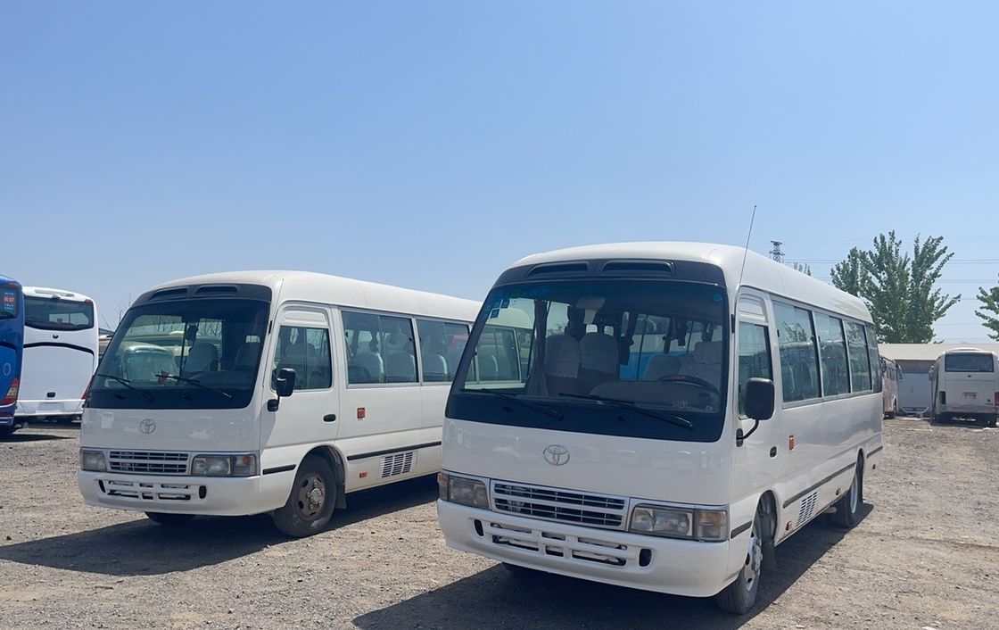Maximum de couple 340Nm/rpm Toyota Coaster rénovée 19-29 sièges Petit bus de passagers