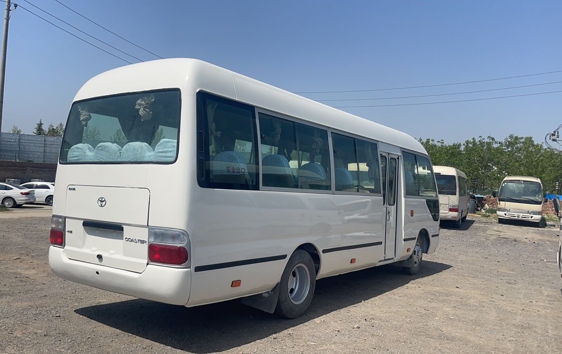 Maximum de couple 340Nm/rpm Toyota Coaster rénovée 19-29 sièges Petit bus de passagers