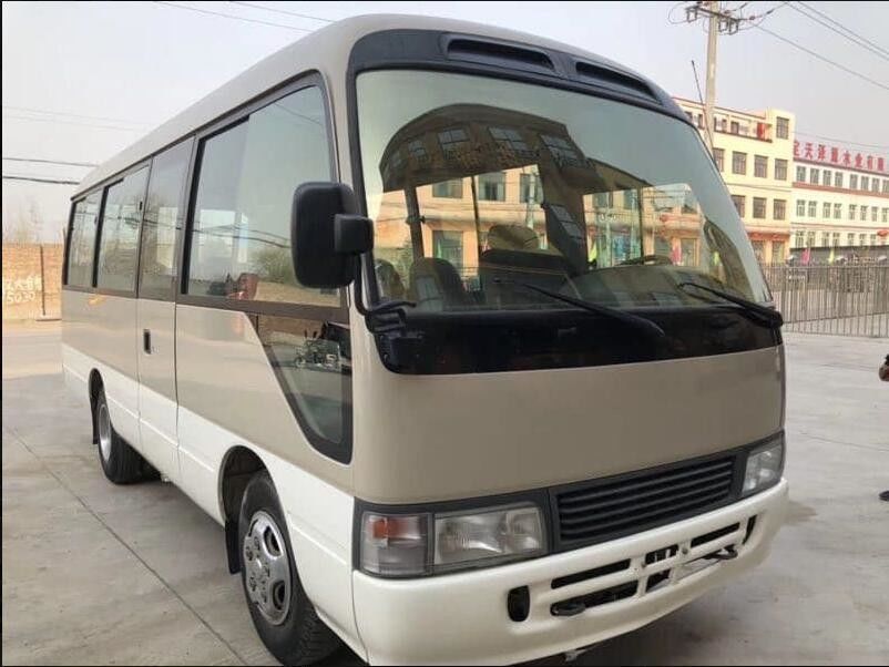 Maximum de couple 340Nm/rpm Diesel 29 sièges Autobus Toyota Coaster d'occasion avec réservoir d'huile de 300L