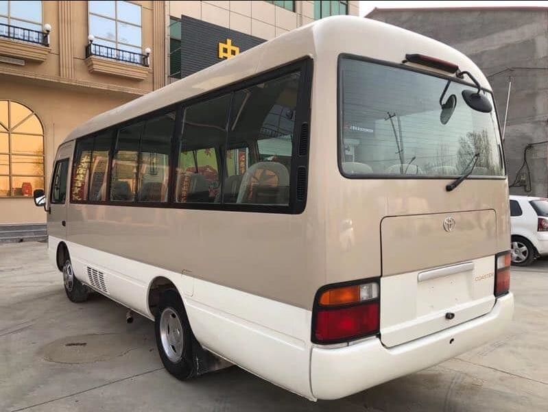 Maximum de couple 340Nm/rpm Diesel 29 sièges Autobus Toyota Coaster d'occasion avec réservoir d'huile de 300L