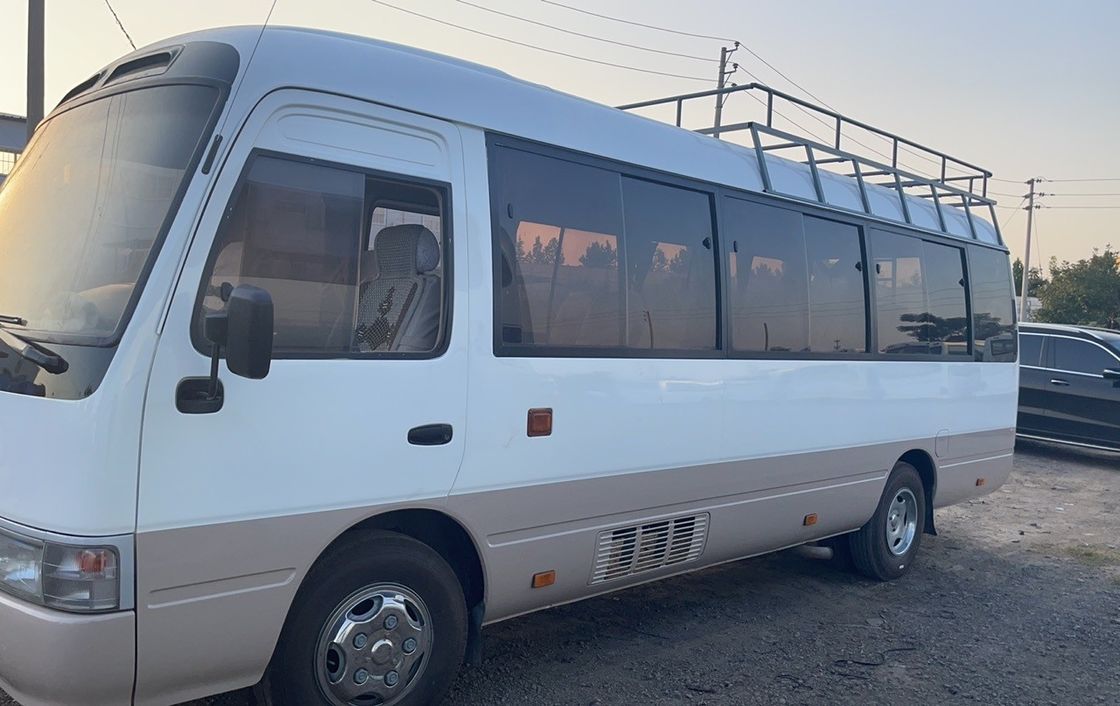 Autobus Toyota Coaster à 30 places en bon état LHD 7.00R16 Pneus G.V.W 5900 kg