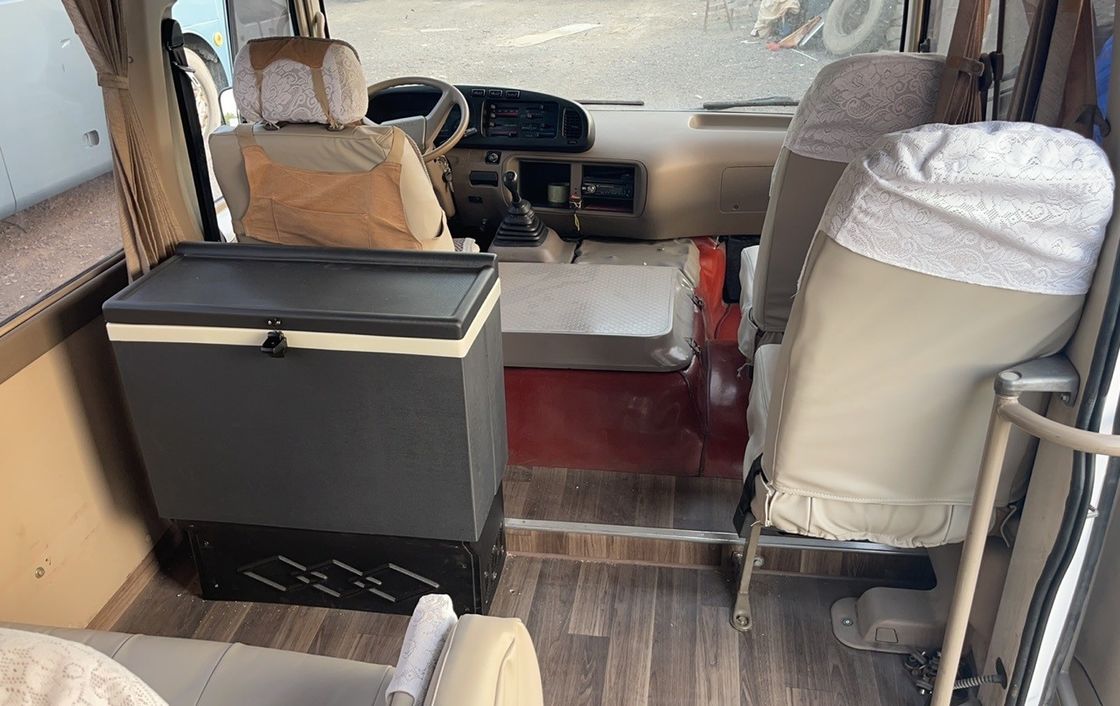 Autobus Toyota Coaster à 30 places en bon état LHD 7.00R16 Pneus G.V.W 5900 kg