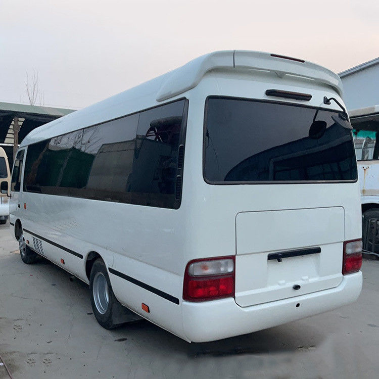 Autobus Toyota Coaster de 30 places avec moteur diesel en bon état pour la norme Euro 3