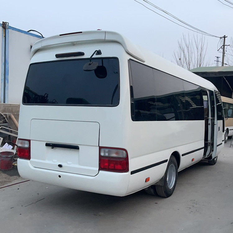 Autobus Toyota Coaster de 30 places avec moteur diesel en bon état pour la norme Euro 3