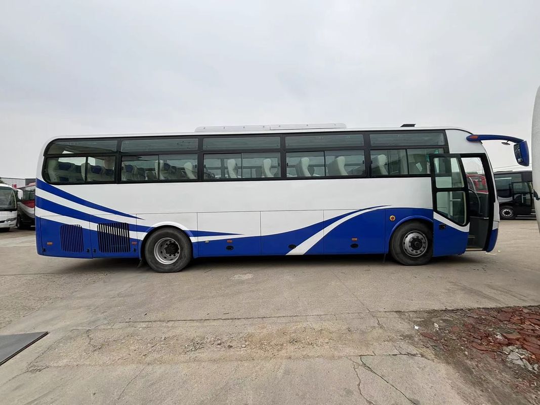 Deisel Fuel Volant à gauche Luxe 55 places Autobus de voyageurs avec air conditionné toilette