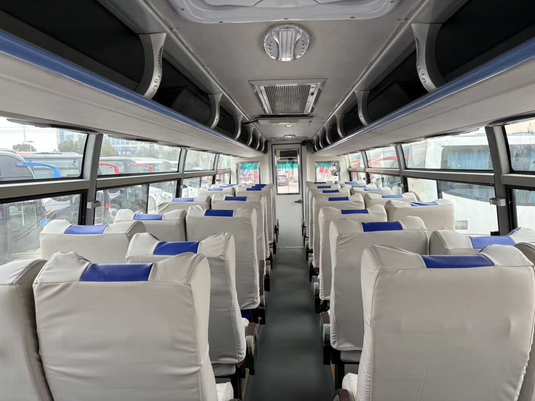 Deisel Fuel Volant à gauche Luxe 55 places Autobus de voyageurs avec air conditionné toilette