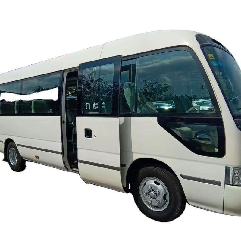 Un Toyo ta Coaster d'occasion de 30 places avec moteur diesel en bon état et bon marché
