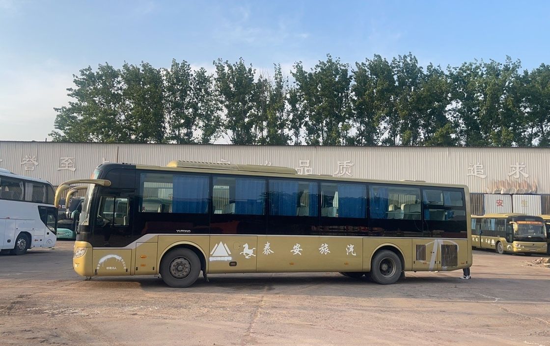 Parfaitement rénové 65 passagers 65 sièges autocar avec moteur et base longue roue