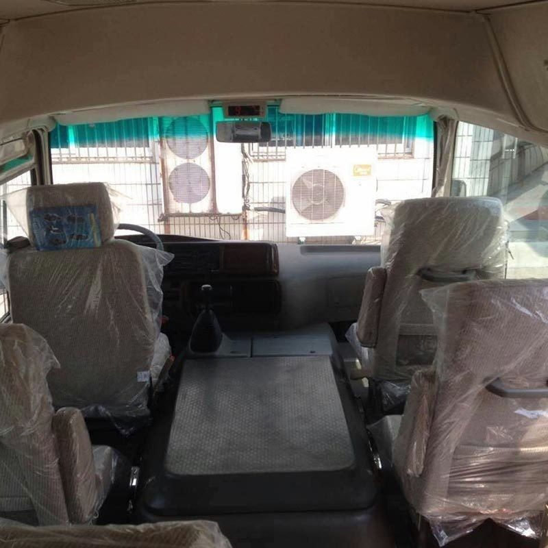 Modèle 19 sièges RHD Mini Coaster Bus de passagers 70L réservoir d'huile 7.00R16 pneus prêts à expédier