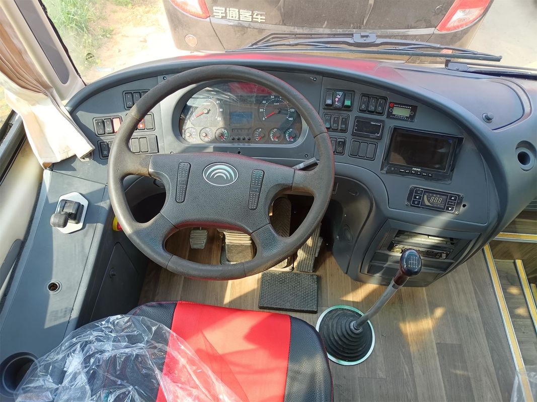 Autobus de luxe touristique de 70 places avec moteur de 8 litres et type de carburant diesel