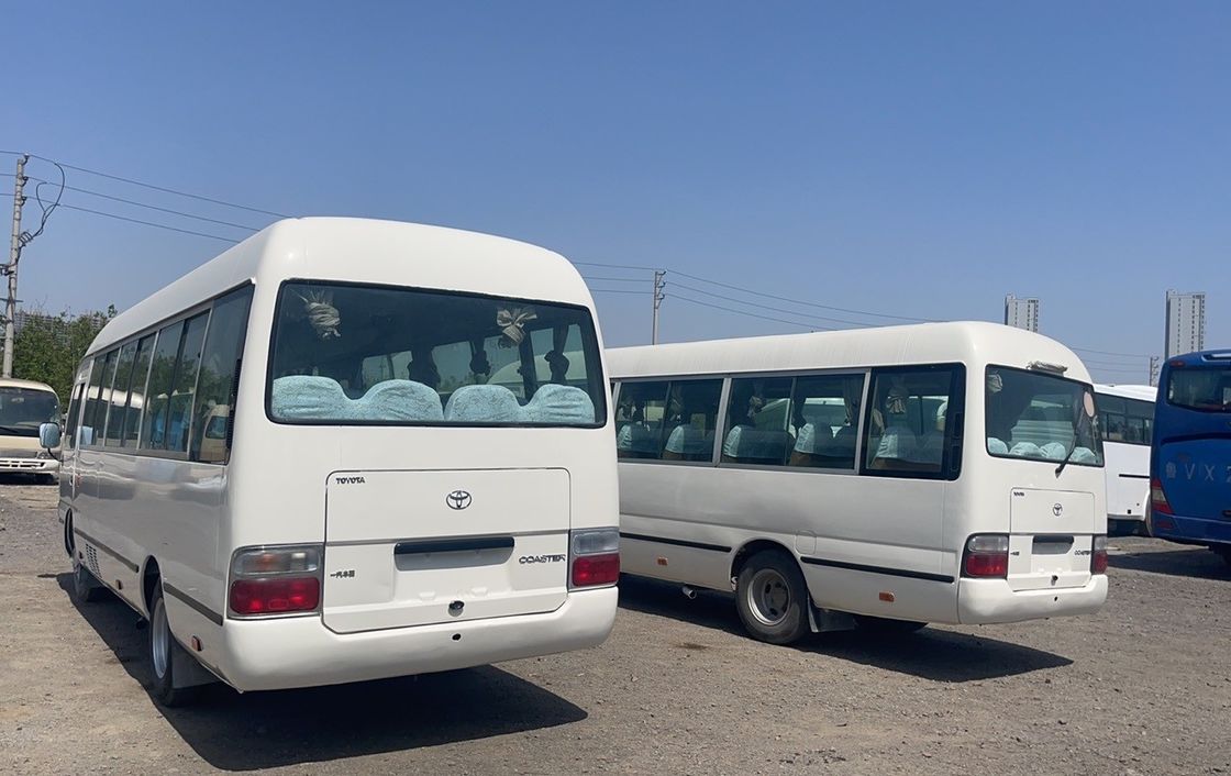 Autobus Toyota Coaster d'occasion avec émission EURO 3 et transmission manuelle en bon état