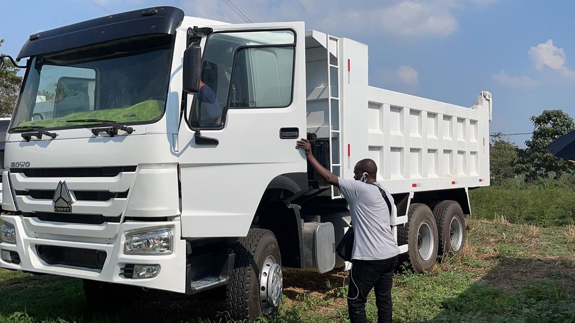 Segment de marché Transports miniers Camion chinois Howo 6x4 30 tonnes Camion d'occasion à décharge à décharge