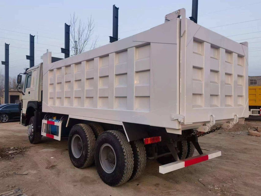 Segment de marché Transports miniers Camion chinois Howo 6x4 30 tonnes Camion d'occasion à décharge à décharge