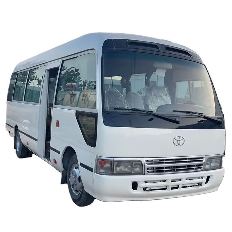 30 sièges Toyota Coaster Bus en excellent état avec une capacité de moteur diesel 6-8L