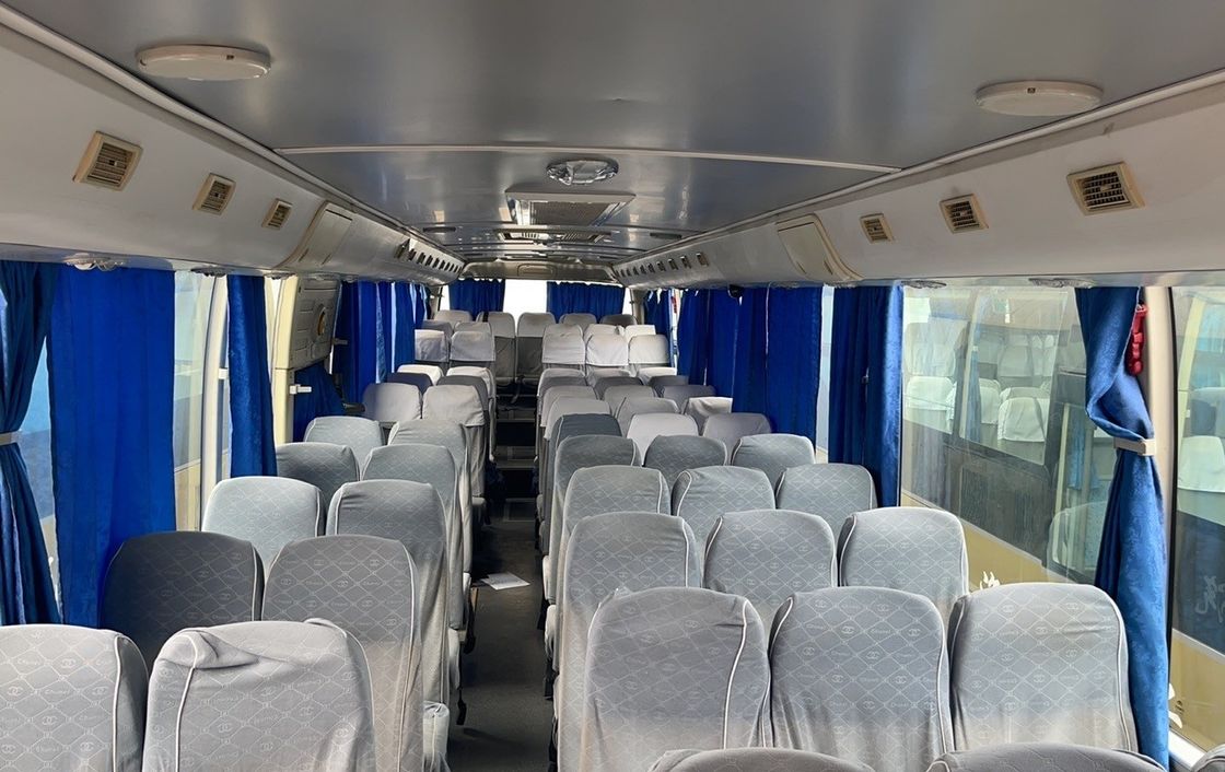Bus de luxe 12M 65 places avec moteur Yuchai conçu pour votre satisfaction
