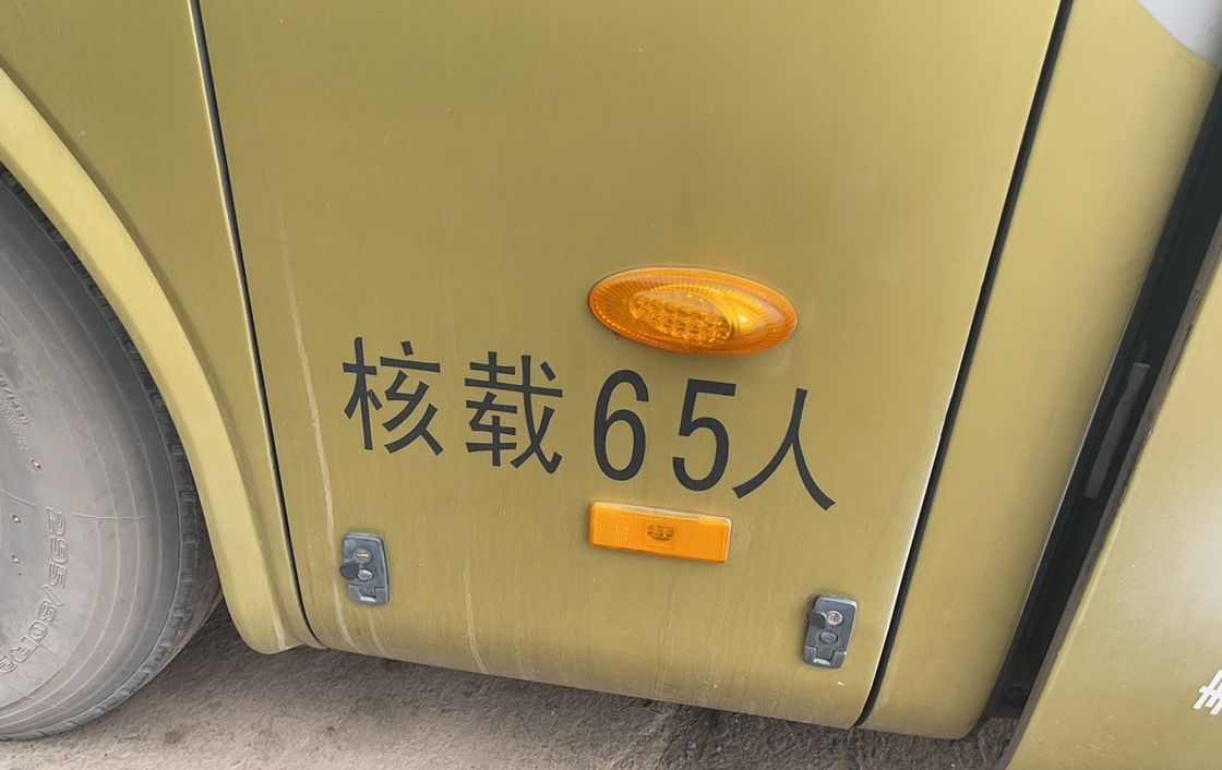 Autobus de 65 places avec 65 sièges pour passagers et dimensions globales de 12000*2550*3550 mm