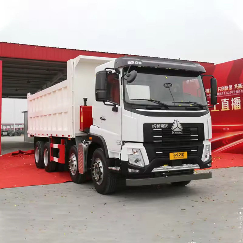Camions à roues usées de 8x4 à 12 roues de 420 chevaux avec une capacité de réservoir de carburant de 300 à 400 litres à Howo