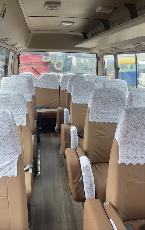 6 à 8 litres de moteur à traction gauche Toyota Coaster Bus hautement rénové Euro 3 d'occasion