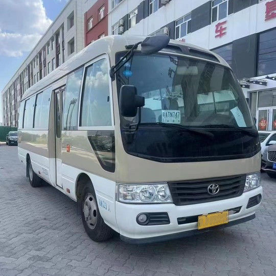 Modèle 2023 Toyota Coaster Bus à essence 30 places Moteur de capacité 4L 7005*2040*2785mm