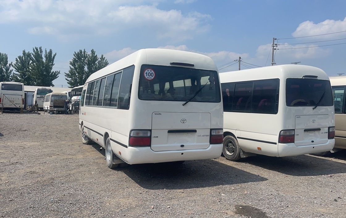 Toyota Coaster Bus japonais d'occasion 30 sièges Transmission manuelle Moteur diesel Capacité 4L