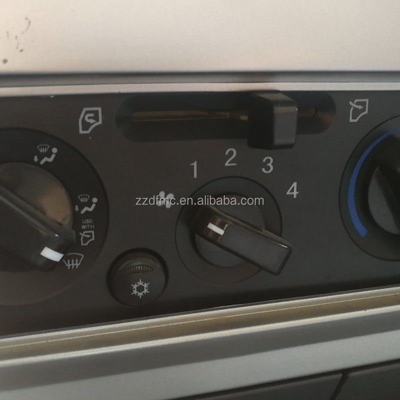 12 roues à gauche HOWO 8x4 camions-déchargeurs pour les besoins de transport de l'ingénierie