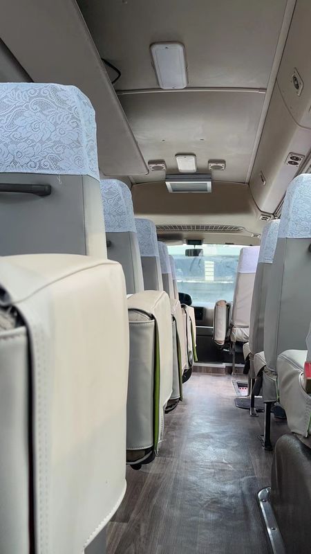 Transmission manuelle 7m LHD Minibus de passagers d'occasion 30 sièges Autobus d'occasion