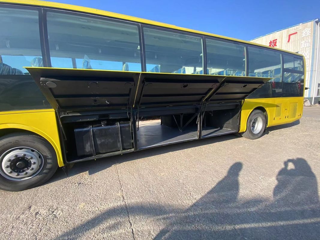 Autobus d'occasion de 65 places ZK6121 de 12 m avec cylindrée de 8,4 litres et volant gauche
