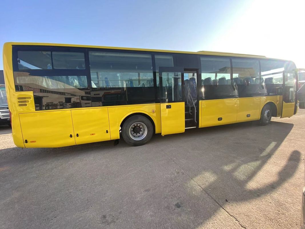 Autobus d'occasion de 65 places ZK6121 de 12 m avec cylindrée de 8,4 litres et volant gauche