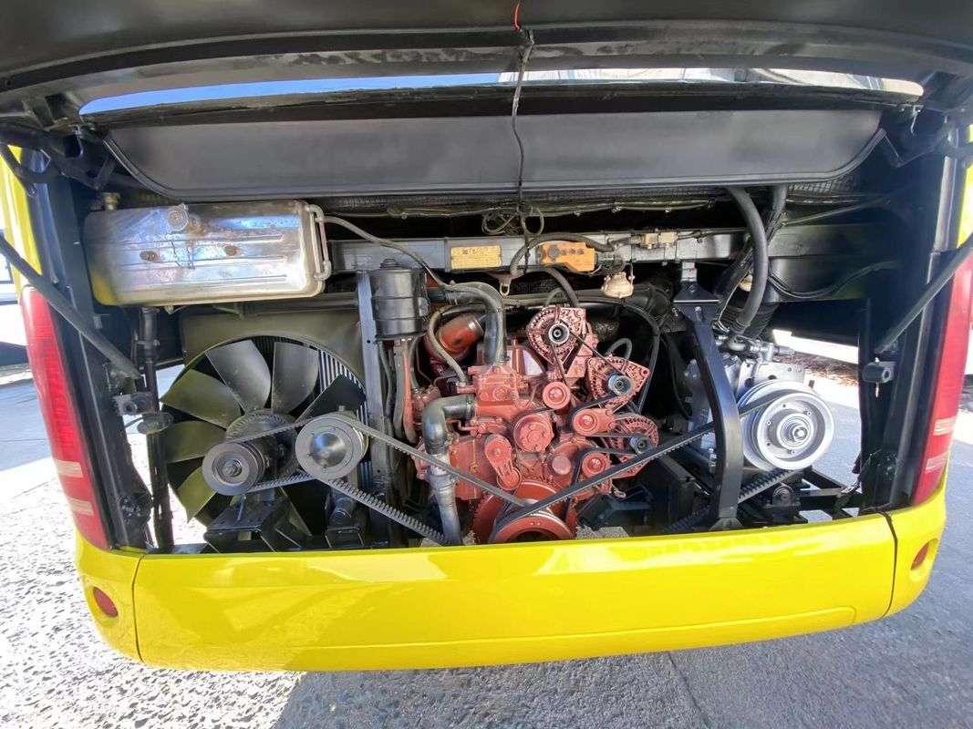 Autobus d'occasion de 65 places ZK6121 de 12 m avec cylindrée de 8,4 litres et volant gauche