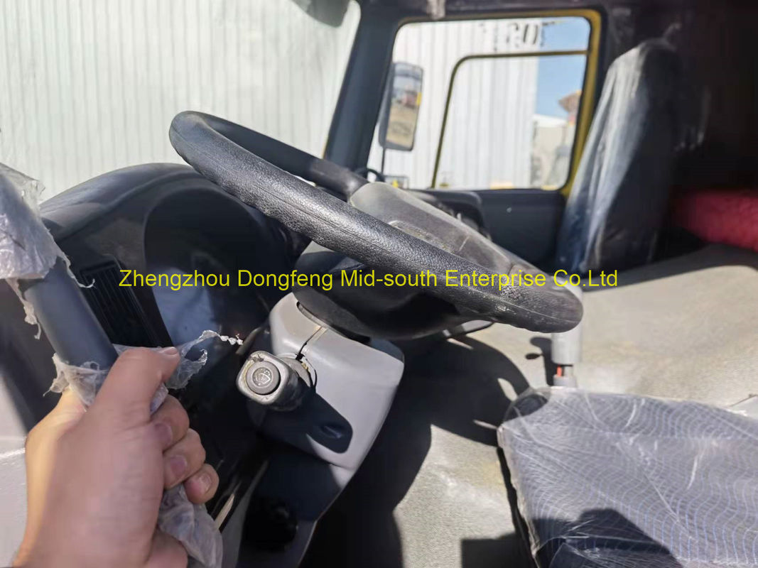 Un puissant camion à bascule HOWO 6x4 de 430 chevaux avec une boîte 19CBM et un réservoir de carburant de 300 à 400 litres