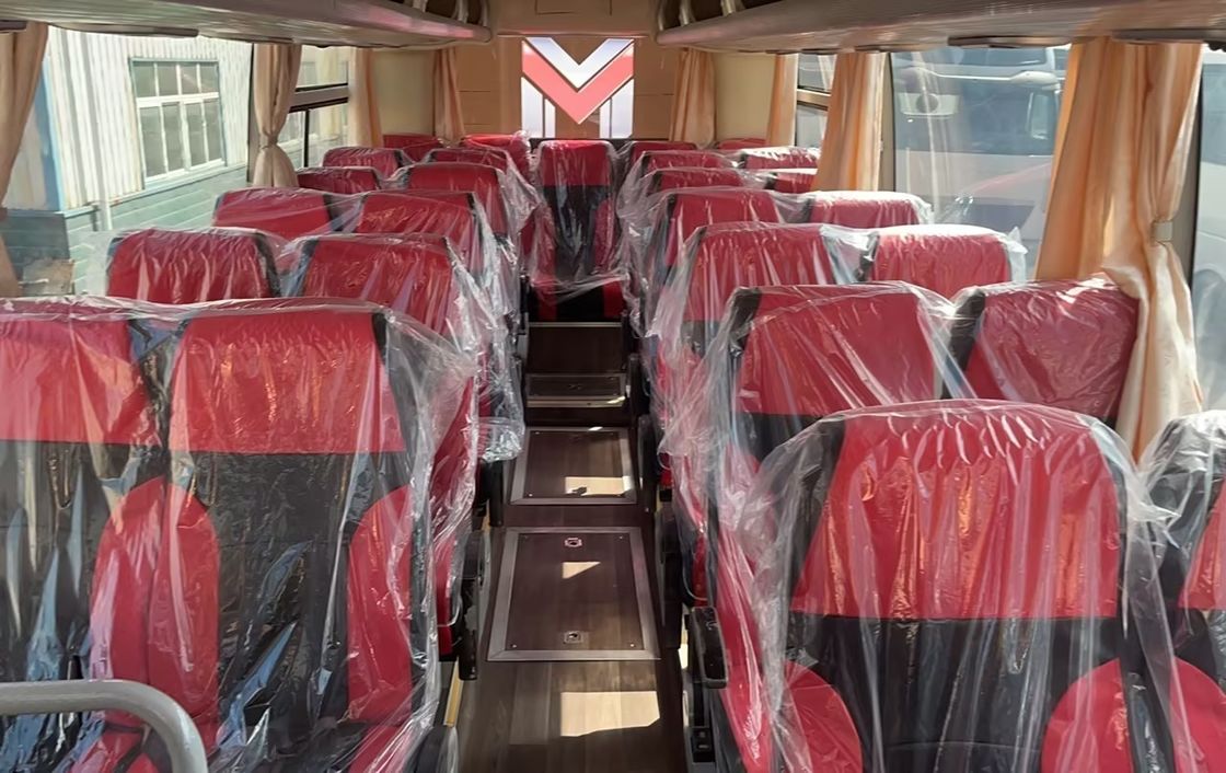 Trouvez votre autocar parfait de 47 places avec moteur arrière et faible kilométrage de 56000 km à notre