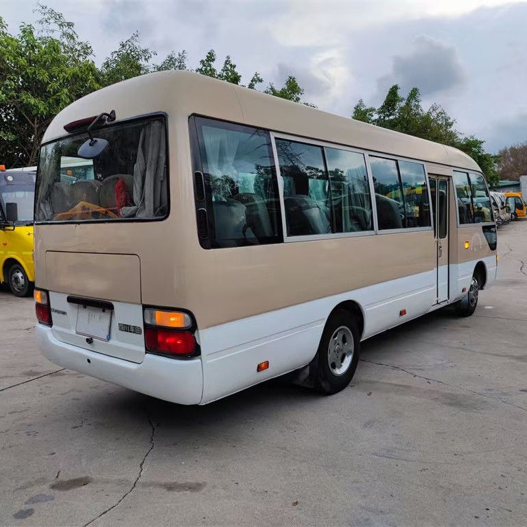 Puissance maximale 113/5200kw Toyota Minibus Moteur à essence et diesel 29 places Autobus de montagne d'occasion
