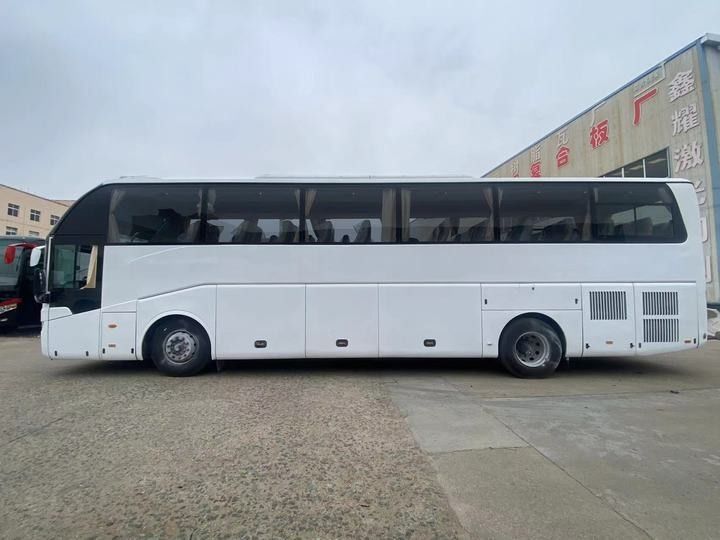Autobus touristique de luxe de 12 m d'occasion avec 55 sièges et un couple maximal de 1460 Nm