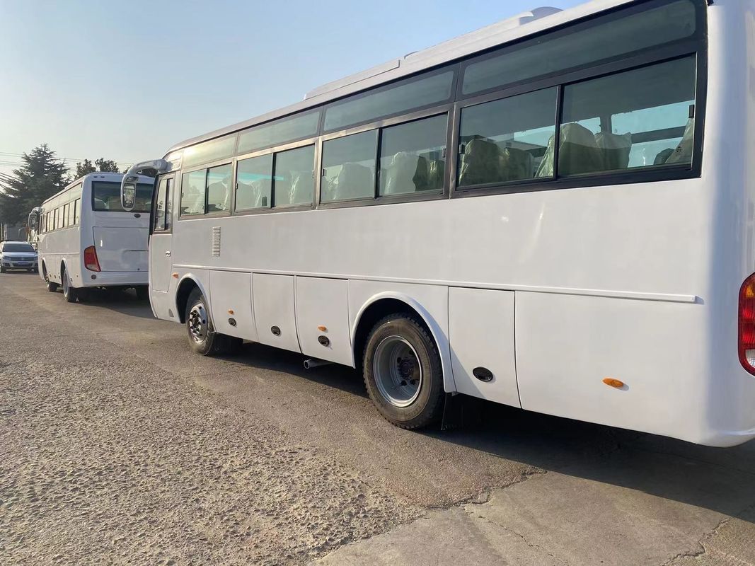 35 sièges Autocars de luxe Suspension Printemps de feuille pour l'Afrique Autobus selon les besoins du client